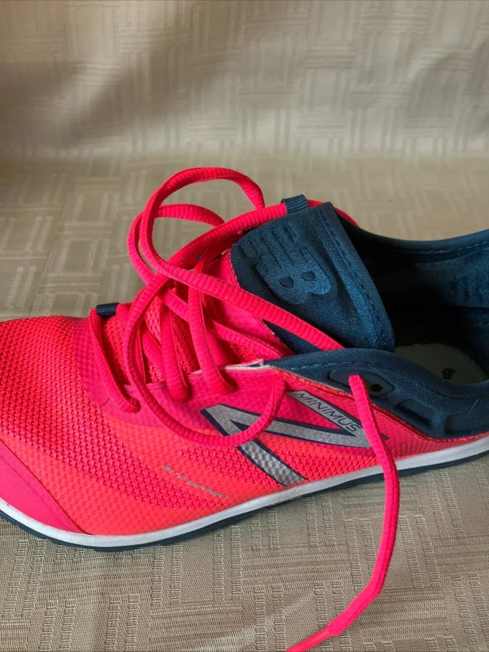 Rare Sample Shoes New Balance Minimus Women's Size 7 Vibrant Pink / Navy